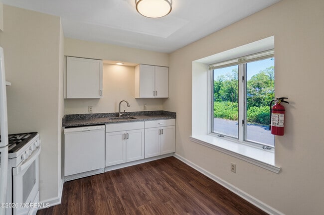 Building Photo - 105 Mt Ln