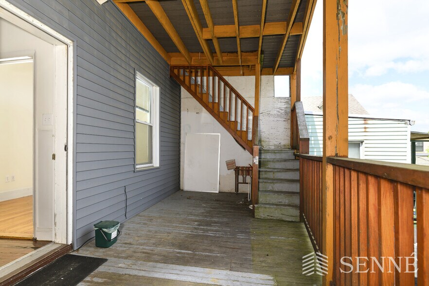 Building Photo - 1099 Cambridge St