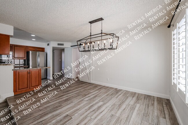 Building Photo - 10534 E Mercer Ln