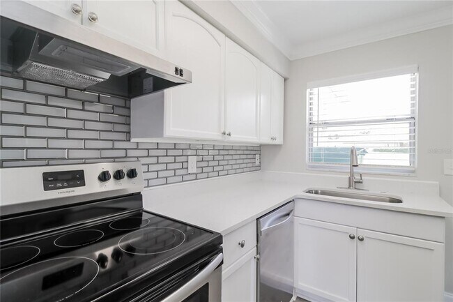 Building Photo - 505 E Palmetto Ave