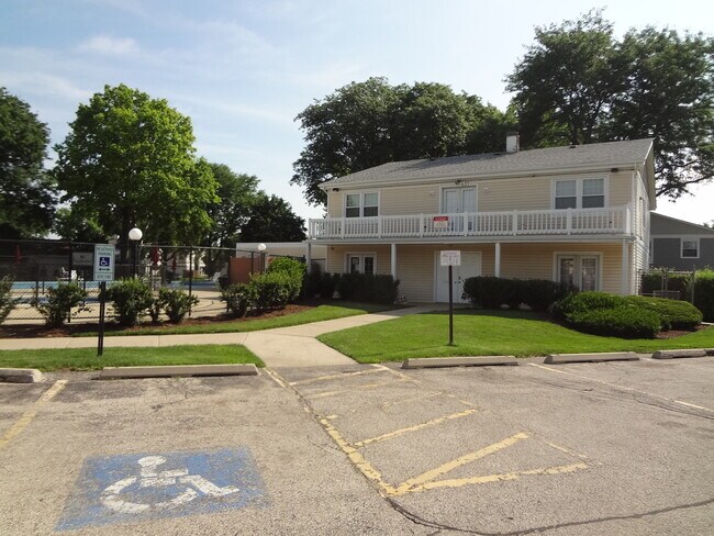 Building Photo - 1315 Exeter Ct