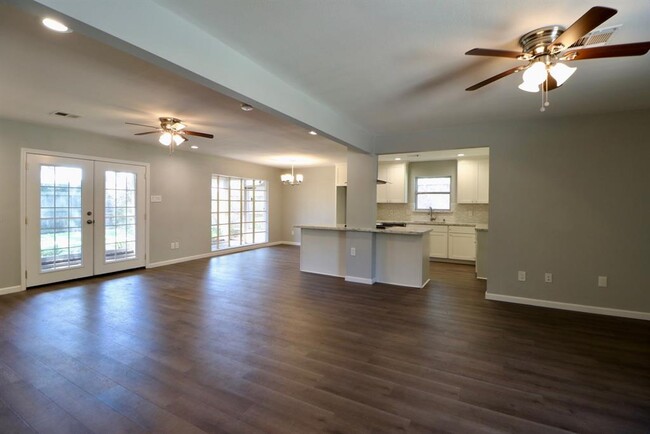 Building Photo - 5723 Cheltenham Dr