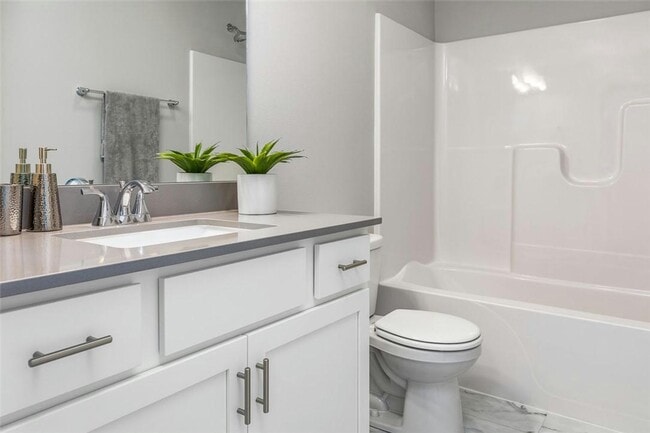 Building Photo - Charming 3 Bedroom Home in Urbandale