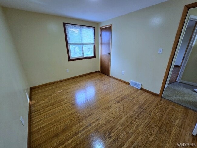 Building Photo - 9 Floreis Ct