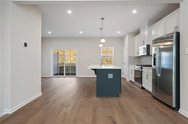 Building Photo - 204 Scenic Dr