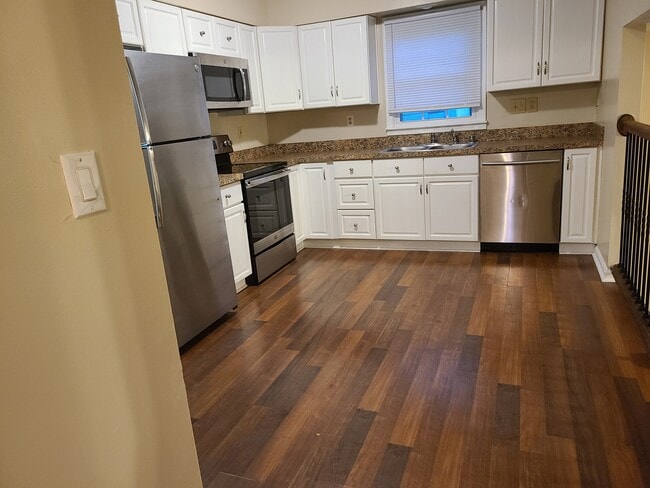 Building Photo - 6604 Birchline Blvd