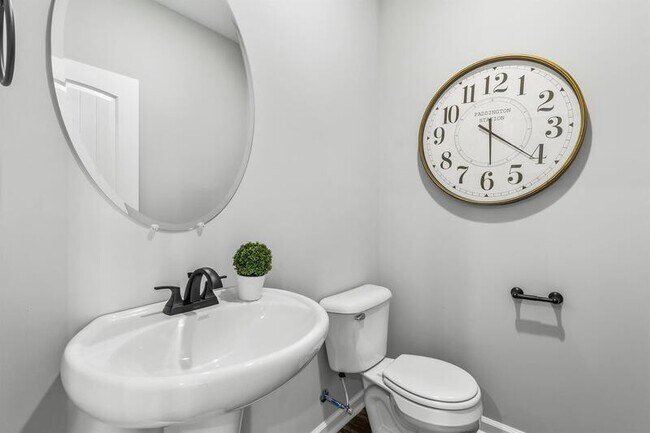 Building Photo - 1115-D2 Hillwood Dr