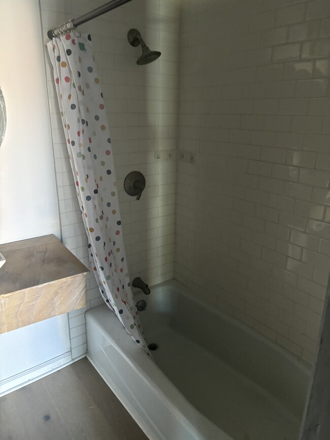 Remodeled bathrooms - 72615 Pitahaya St