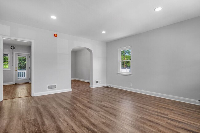 Building Photo - 3912 Mortimer Ave