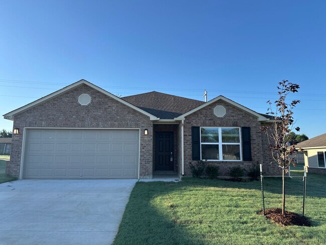Building Photo - Now Pre-Leasing! Charming 4-Bedroom, 2-Bath Home in Broken Arrow