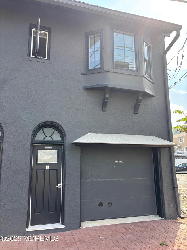 Primary Photo - 165 Bay Ave