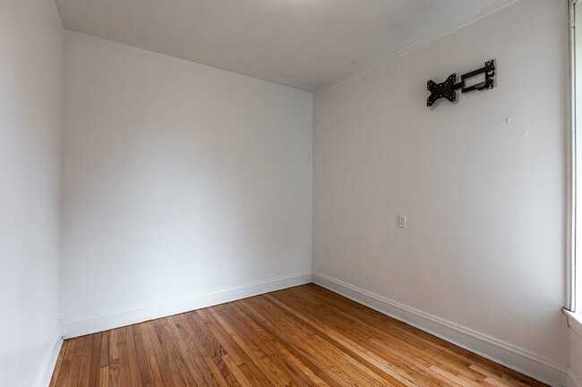 Building Photo - 6855 W Addison St