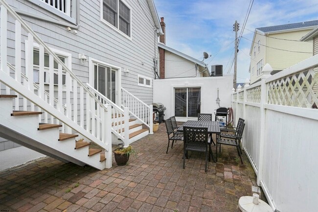 Building Photo - 20 N Swarthmore Ave