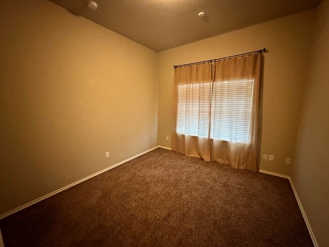 Building Photo - 4 bed 2 bath in Edmond