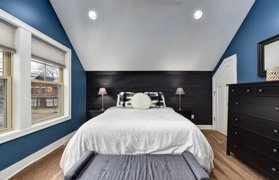 Building Photo - 4424 Bridge Ave