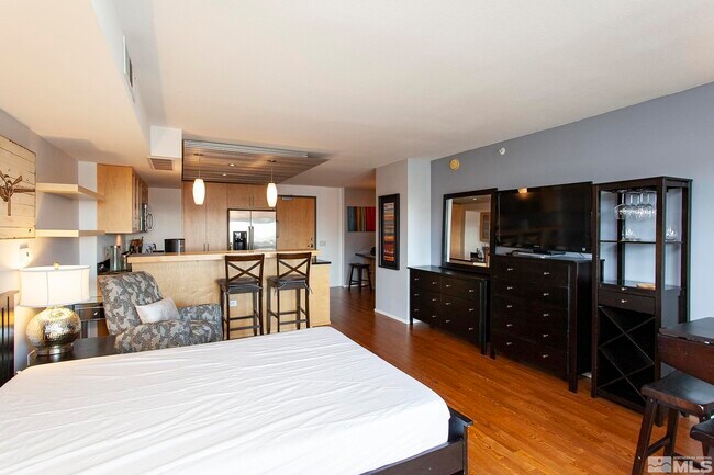 Building Photo - 255 N Sierra St