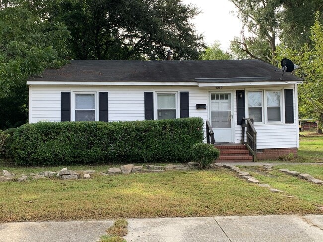 Primary Photo - Renovated 3 Bedroom House - East Tarboro
