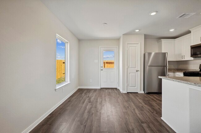 Building Photo - 15866 Berry Hl Dr