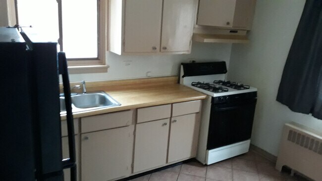 Building Photo - 2044 W Jarvis Ave