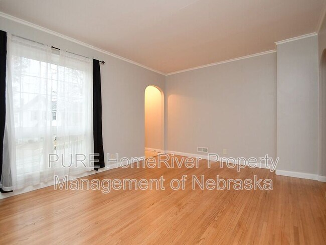 Building Photo - 2108 S 46th St