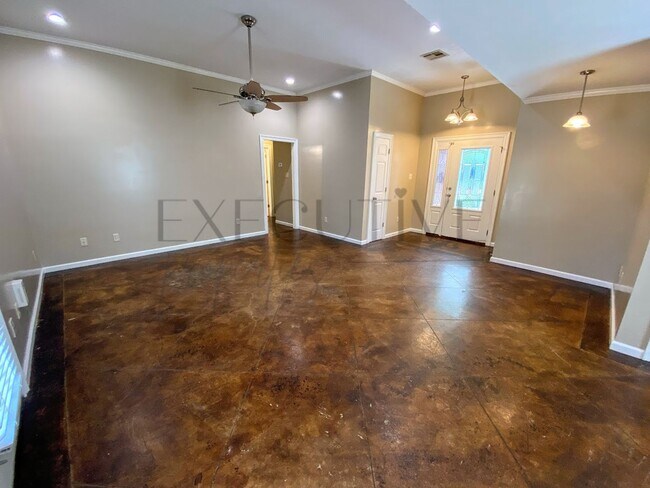Building Photo - 3BR/2BA Home with Attached Garage & Fenced Backyard in an Established Lake Charles Neighborhood