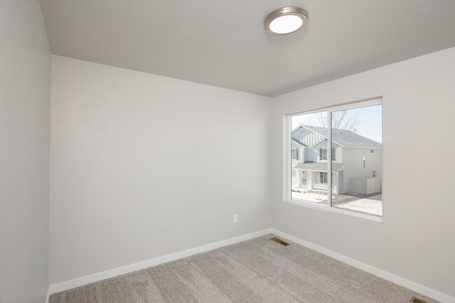 Building Photo - Beautiful, Modern 2 Bedroom Cottage Available!