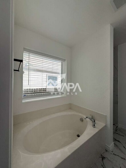 Building Photo - 9159 Everton