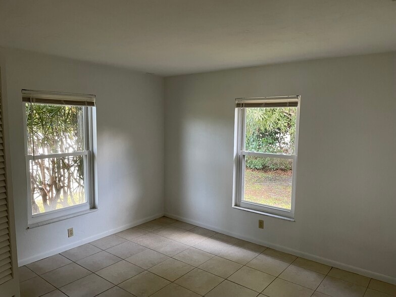 Building Photo - 10022 8th St