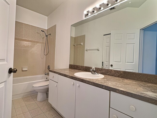 Building Photo - 8833 S Isles Cir