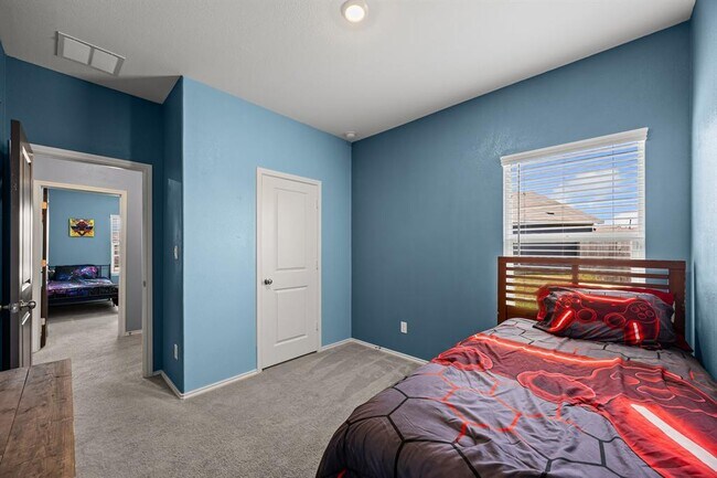 Building Photo - 2402 Sunray Ct