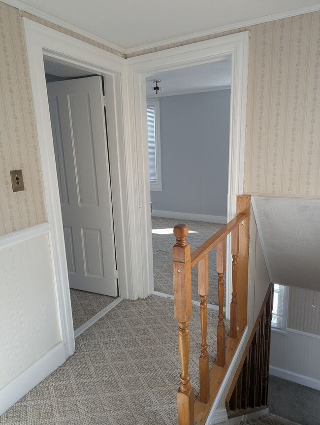 Building Photo - 3 Bedroom 2 Bath SFH