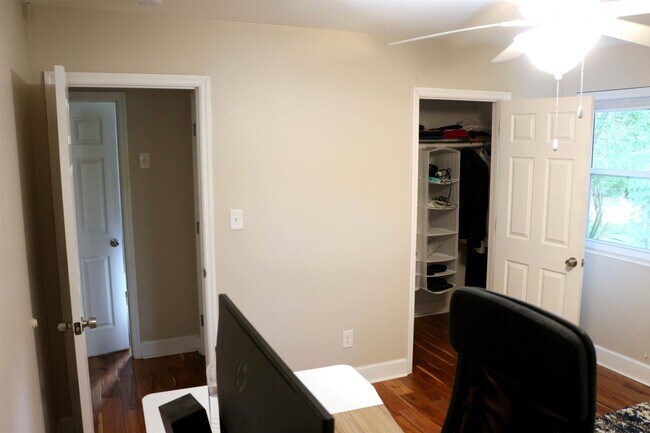 Building Photo - 410 Inglewood Dr