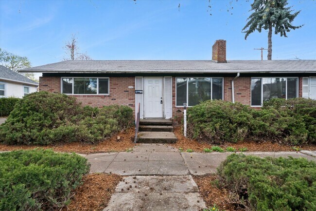 Building Photo - 5143-5145 SE Knight