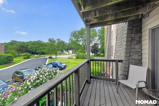 Building Photo - 1420 Stonebridge Cir
