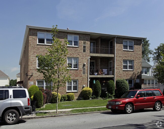 Building Photo - 227 Buel Ave