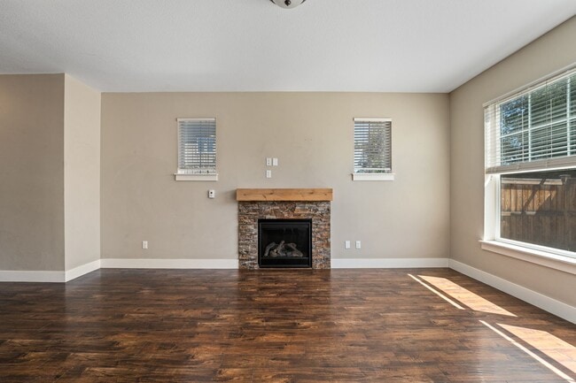 Building Photo - Close proximity to Old Mill District and downtown