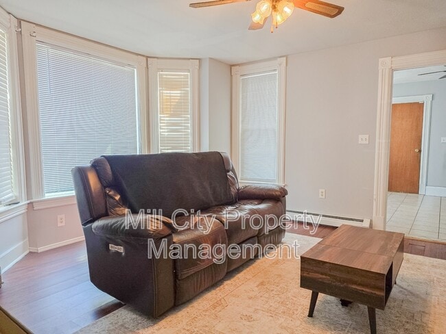 Building Photo - 463 Lake Ave