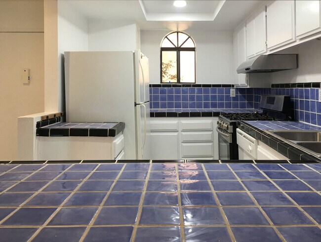 Building Photo - 4627 Finley Ave