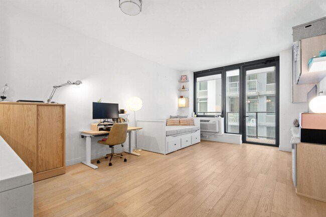 Building Photo - 160 1st St