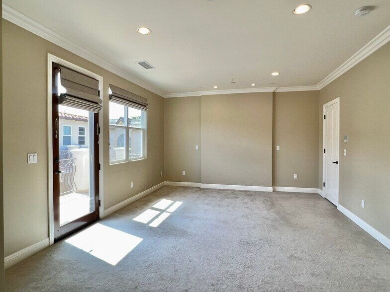 Building Photo - 3844 Tilden Ave