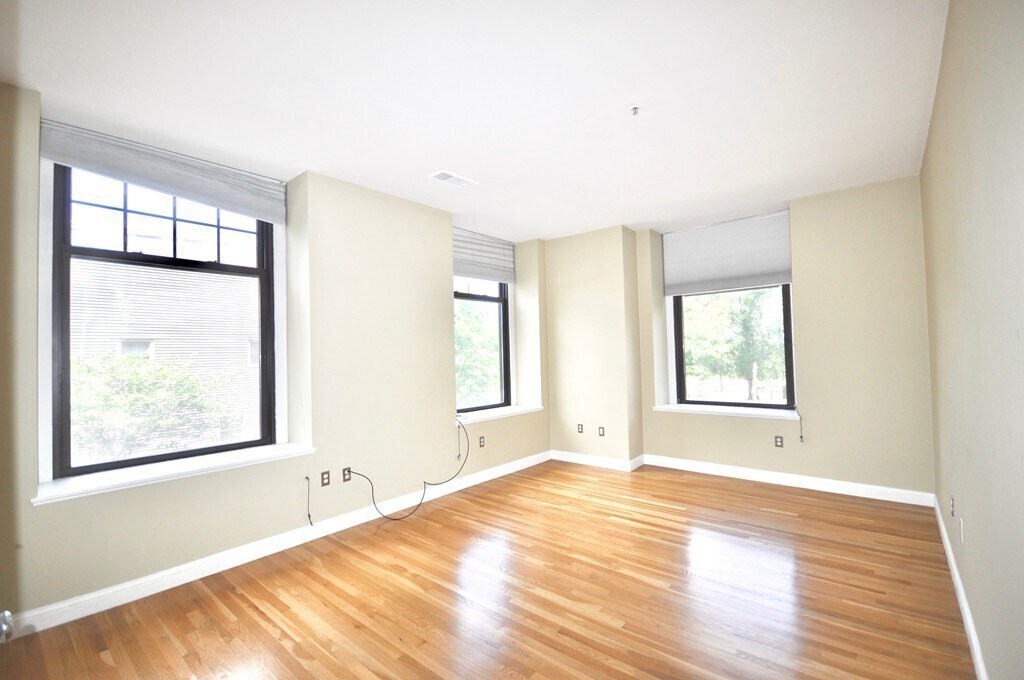 Building Photo - 340 Bunker Hill St