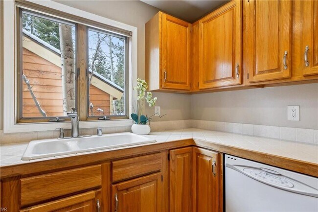 Building Photo - McCloud 2 bedroom