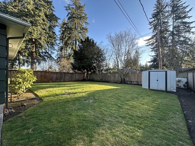 Building Photo - Gorgeous 2-Bedroom Rambler in heart of Fir...