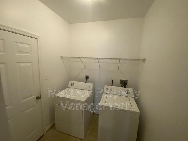 Building Photo - 5619 Joshua Tree Cir