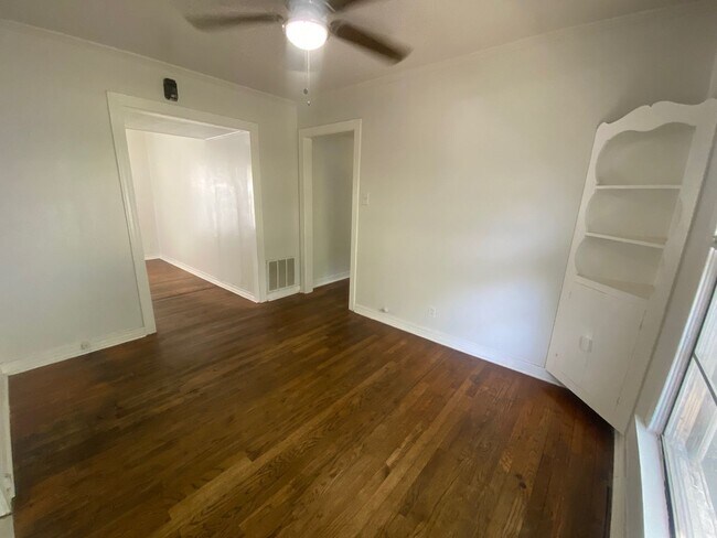 Building Photo - 3 Bedroom 1 Bath House Near Westmoreland R...