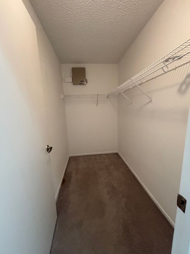Building Photo - Ready to Move in!! Must See! Lake Mary Com...