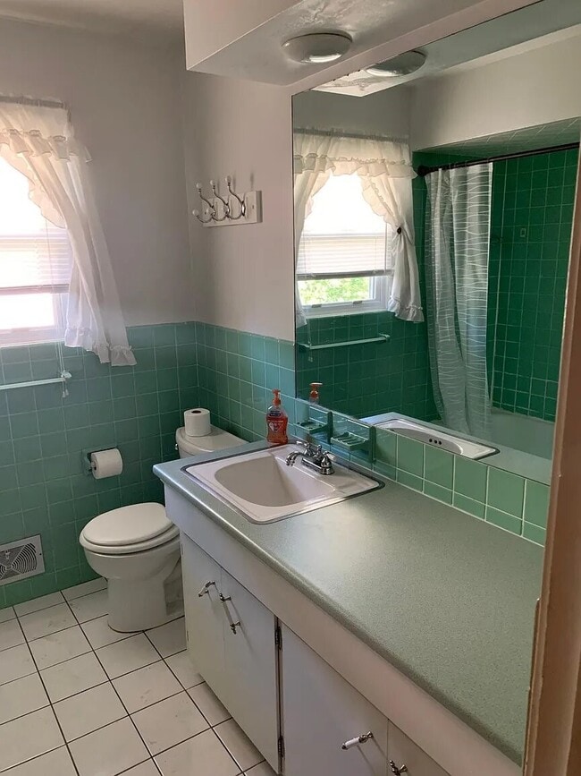 Building Photo - 3137 Belmont Ave