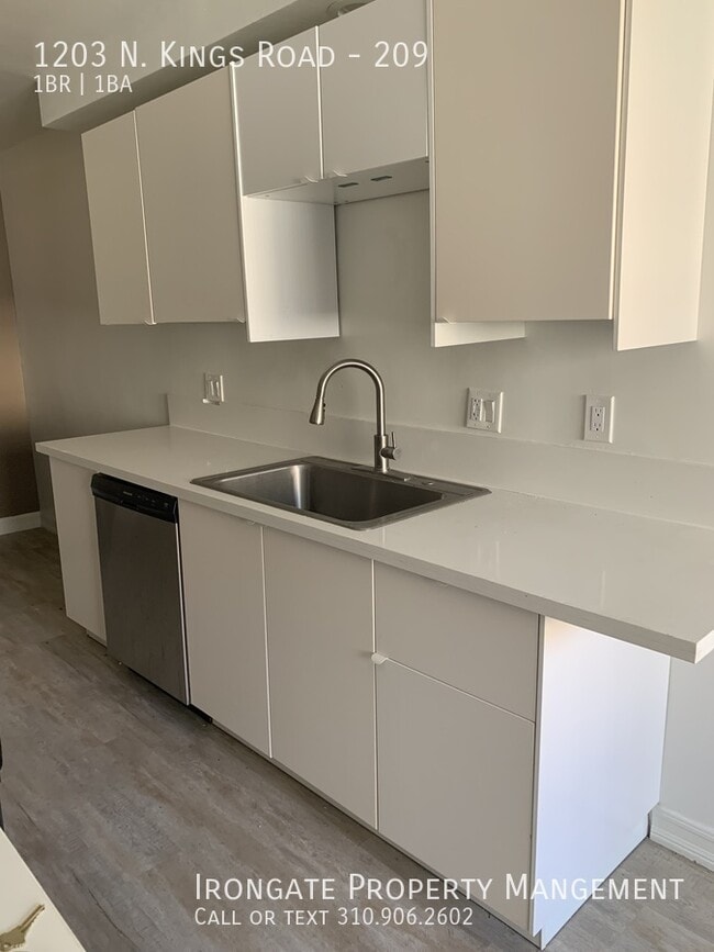 Building Photo - 1203 Kings Rd