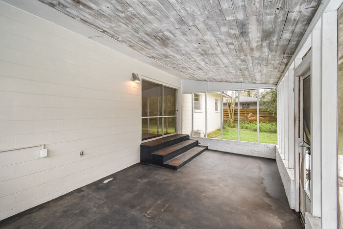 Building Photo - 2742 Holly Ridge Dr