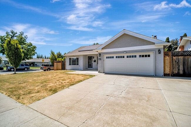 Building Photo - Charming 3BR/2BA Single Family Home for re...